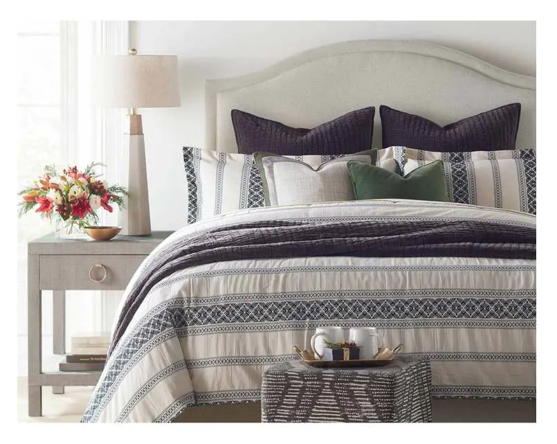 Bassett 1993-H59F Vienna Arched Headboard Bassett 1993-H59F Vienna Arched Headboard