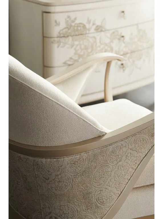 Caracole UPH-018-034-C Curtsy Accent Chair Caracole UPH-018-034-C Curtsy Accent Chair