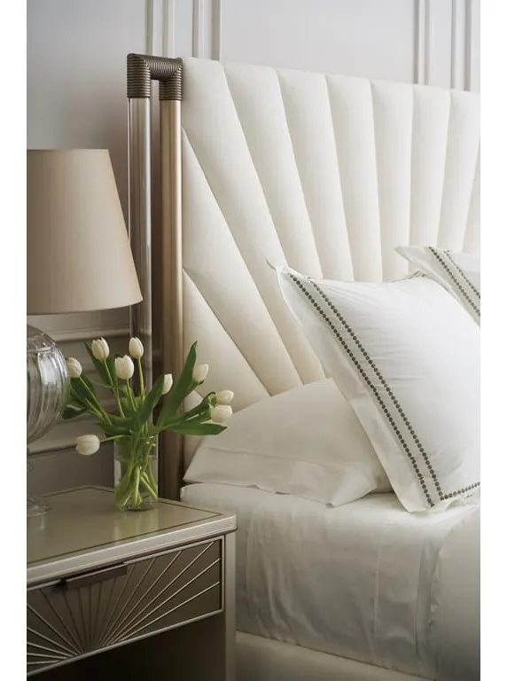 Caracole C113-422-101 Valentina Upholstered Queen Bed Caracole C113-422-101 Valentina Upholstered Queen Bed