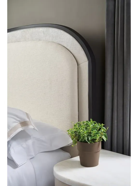 Caracole CLA-422-102 Caracole Classic Wanderlust Queen Bed Caracole CLA-422-102 Caracole Classic Wanderlust Queen Bed