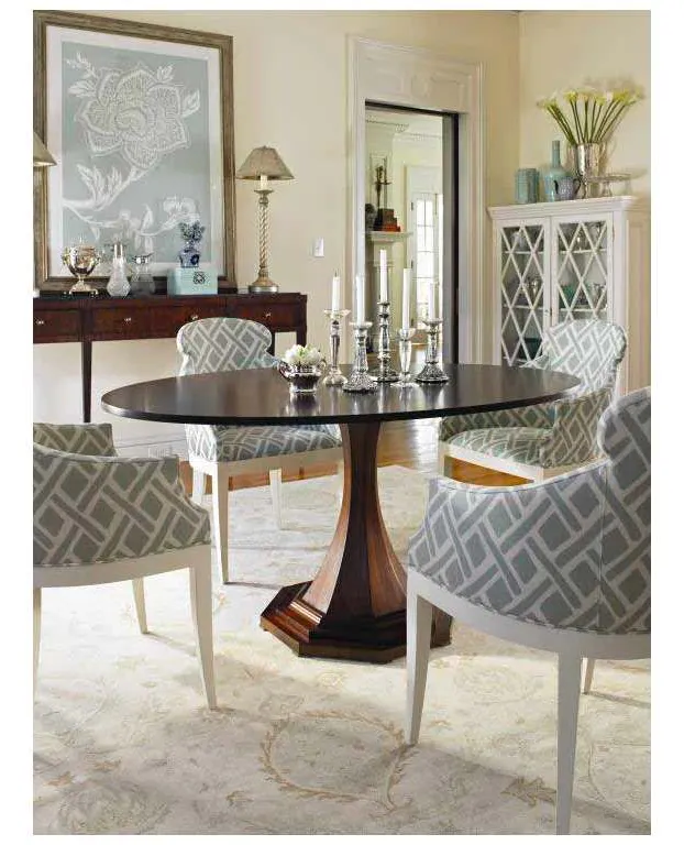Century 599-307 Maire Louise Oval Dining Table Century 599-307 Maire Louise Oval Dining Table