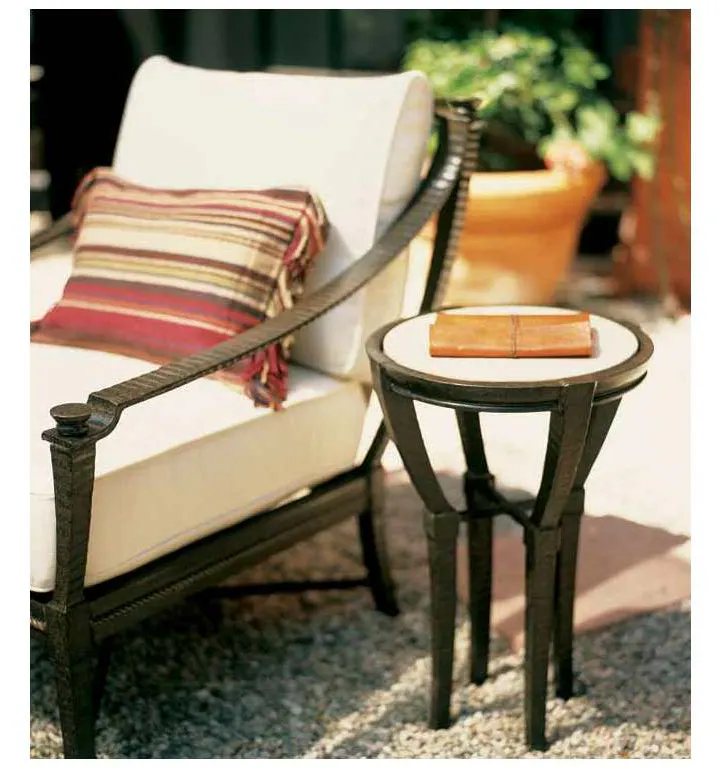 Century D12-83-1 Andalusia Occasional Table Century D12-83-1 Andalusia Occasional Table