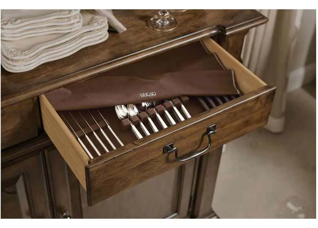 Kincaid 161-830 Commonwealth Monte Buffet Kincaid 161-830 Commonwealth Monte Buffet