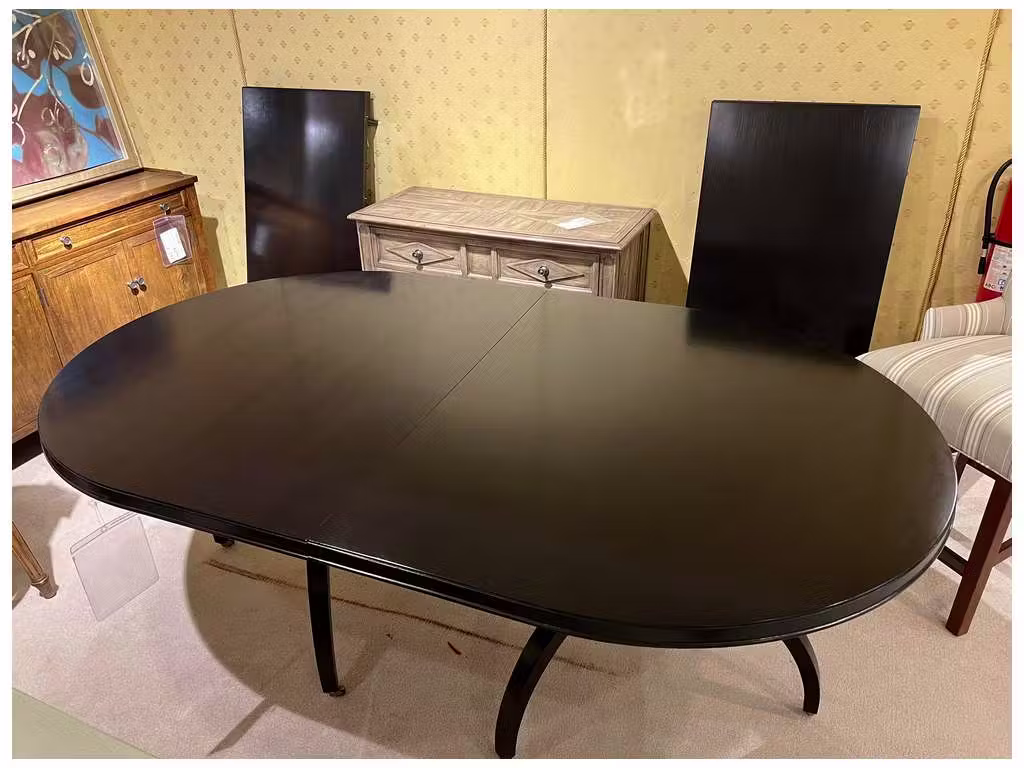 Hickory Chair 185-71 Dining Room Table with 2 leaves Hickory Chair 185-71 Dining Room Table with 2 leaves