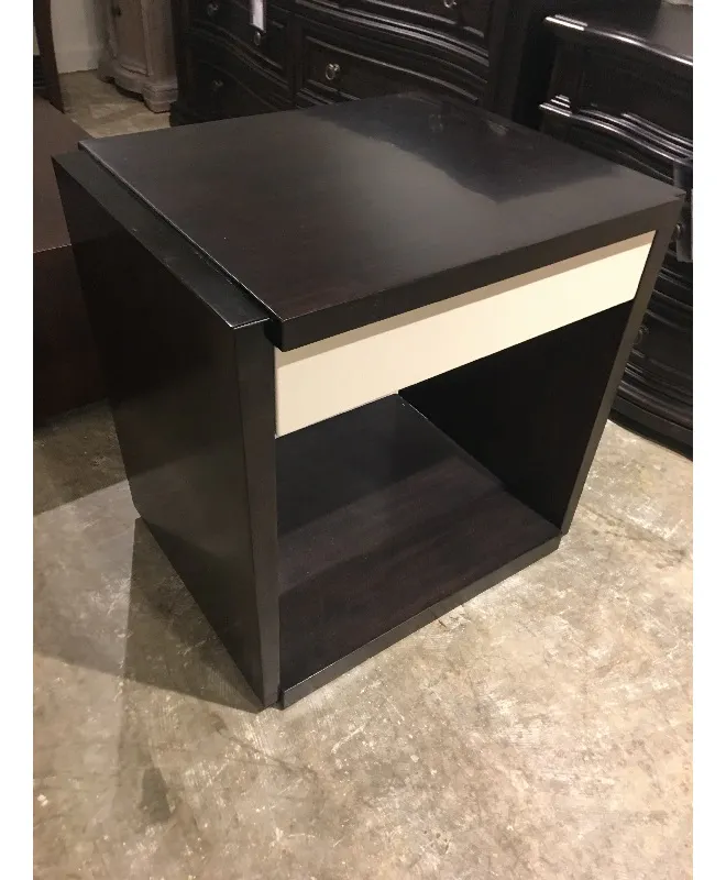 Fine Furniture Design 1680-973 Living Room End Table Fine Furniture Design 1680-973 Living Room End Table