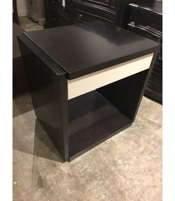 Fine Furniture Design 1680-973 Living Room End Table Fine Furniture Design 1680-973 Living Room End Table