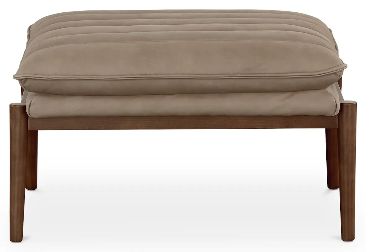 Bassett Furniture 1338-01M Ellis Leather Ottoman Bassett Furniture 1338-01M Ellis Leather Ottoman