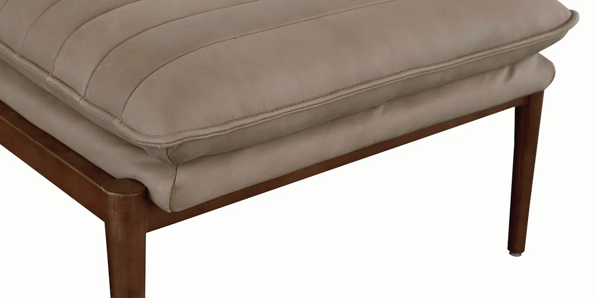 Bassett Furniture 1338-01M Ellis Leather Ottoman Bassett Furniture 1338-01M Ellis Leather Ottoman