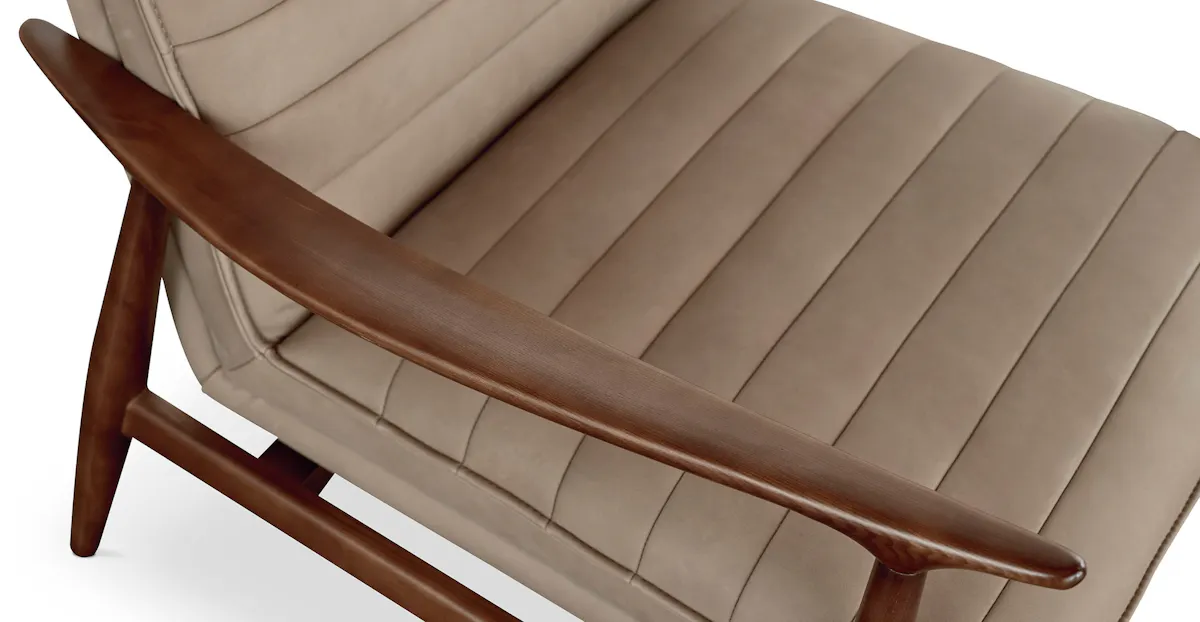 Bassett Furniture 1338-02M Ellis Leather Accent Chair Bassett Furniture 1338-02M Ellis Leather Accent Chair