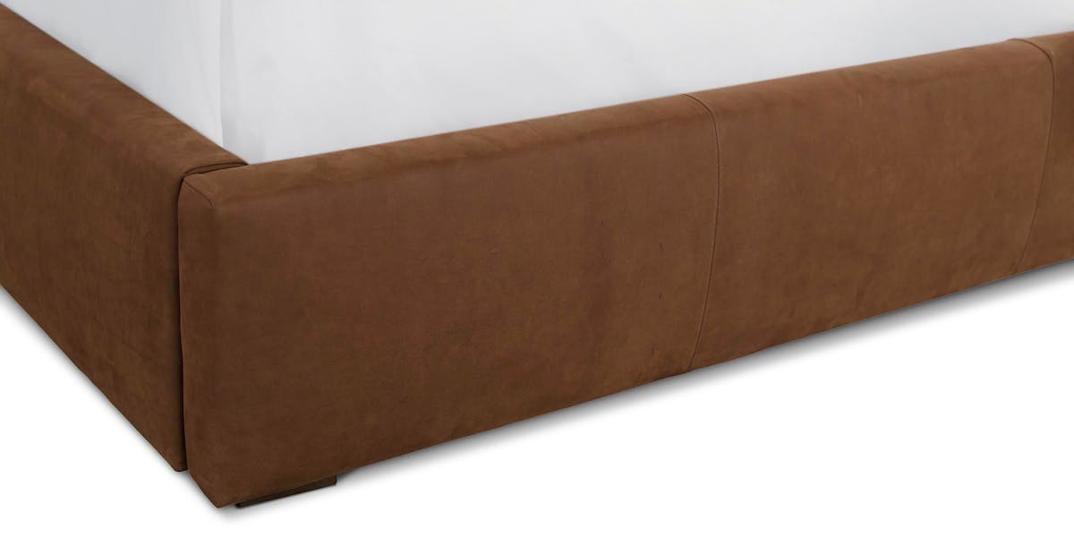 Bassett Furniture 2830-KP69L-7232-8 Greer King Leather Upholstered Bed Bassett Furniture 2830-KP69L-7232-8 Greer King Leather Upholstered Bed