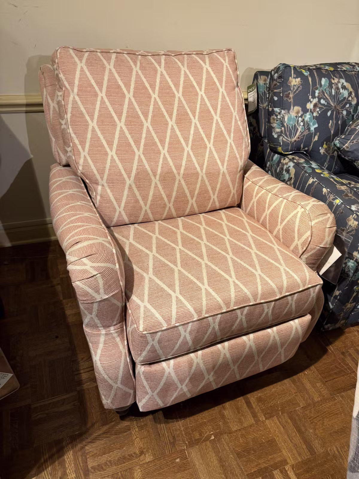 Bassett 3544-3R Oxford Living Room Recliner Bassett 3544-3R Oxford Living Room Recliner