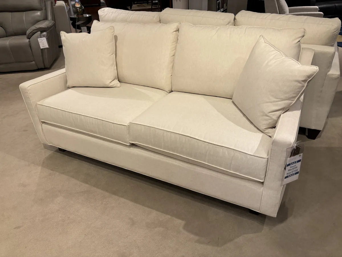 Bassett C000-52SF Studio Sofa Bassett C000-52SF Studio Sofa