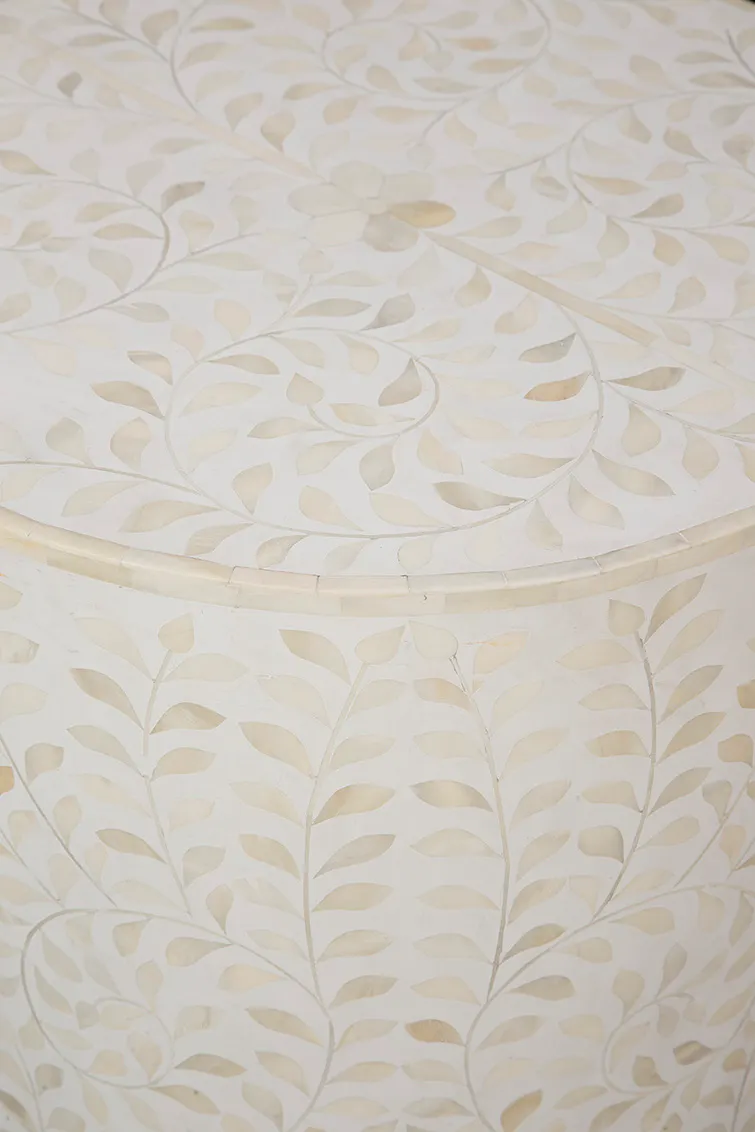 Furniture Classics 60-73 White Shell End Table Furniture Classics 60-73 White Shell End Table