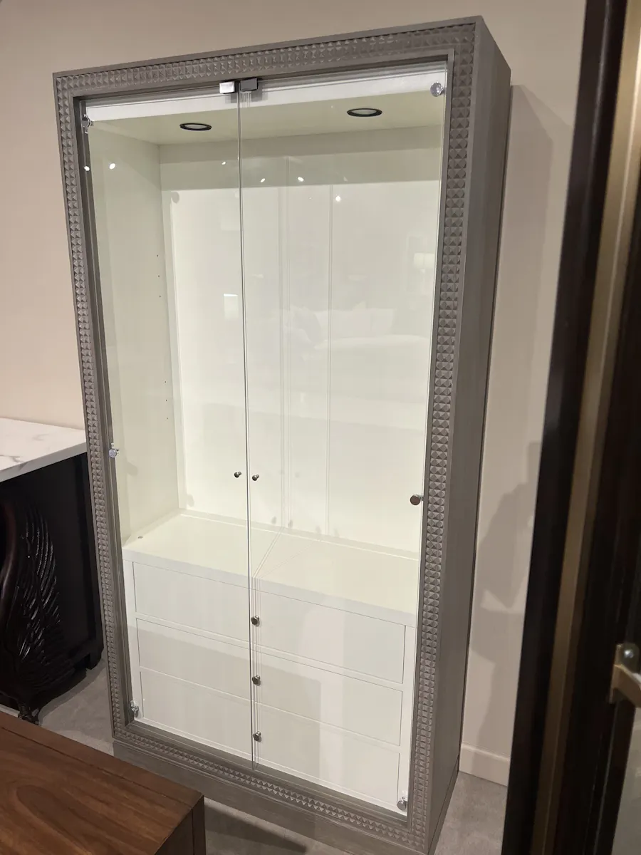 Century 339-421 Curio Cabinet Century 339-421 Curio Cabinet