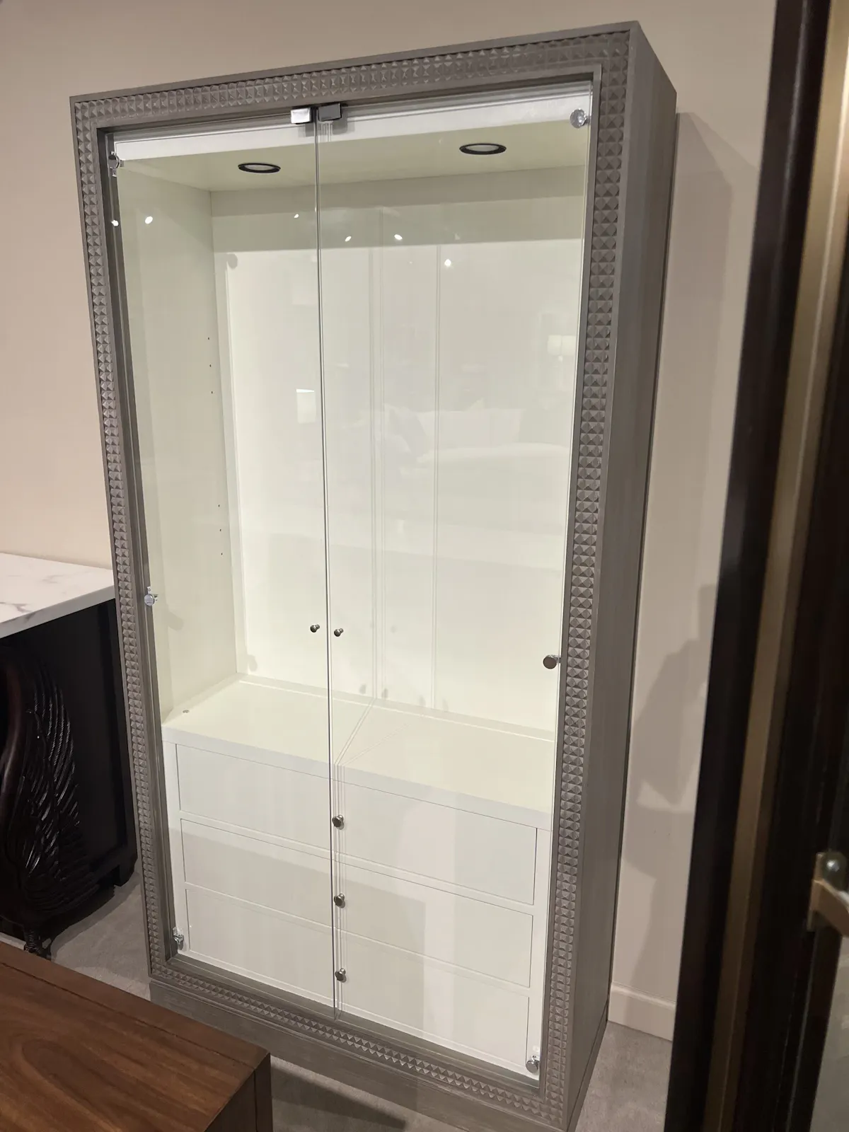 Century 339-421 Curio Cabinet Century 339-421 Curio Cabinet