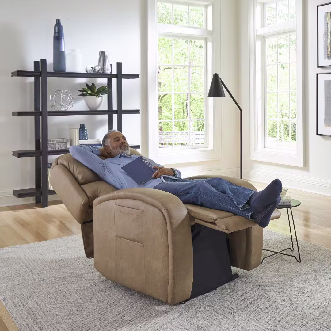 UltraComfort UC798 Evren Medium/Large Small Power Lift Recliner UltraComfort UC798 Evren Medium/Large Small Power Lift Recliner