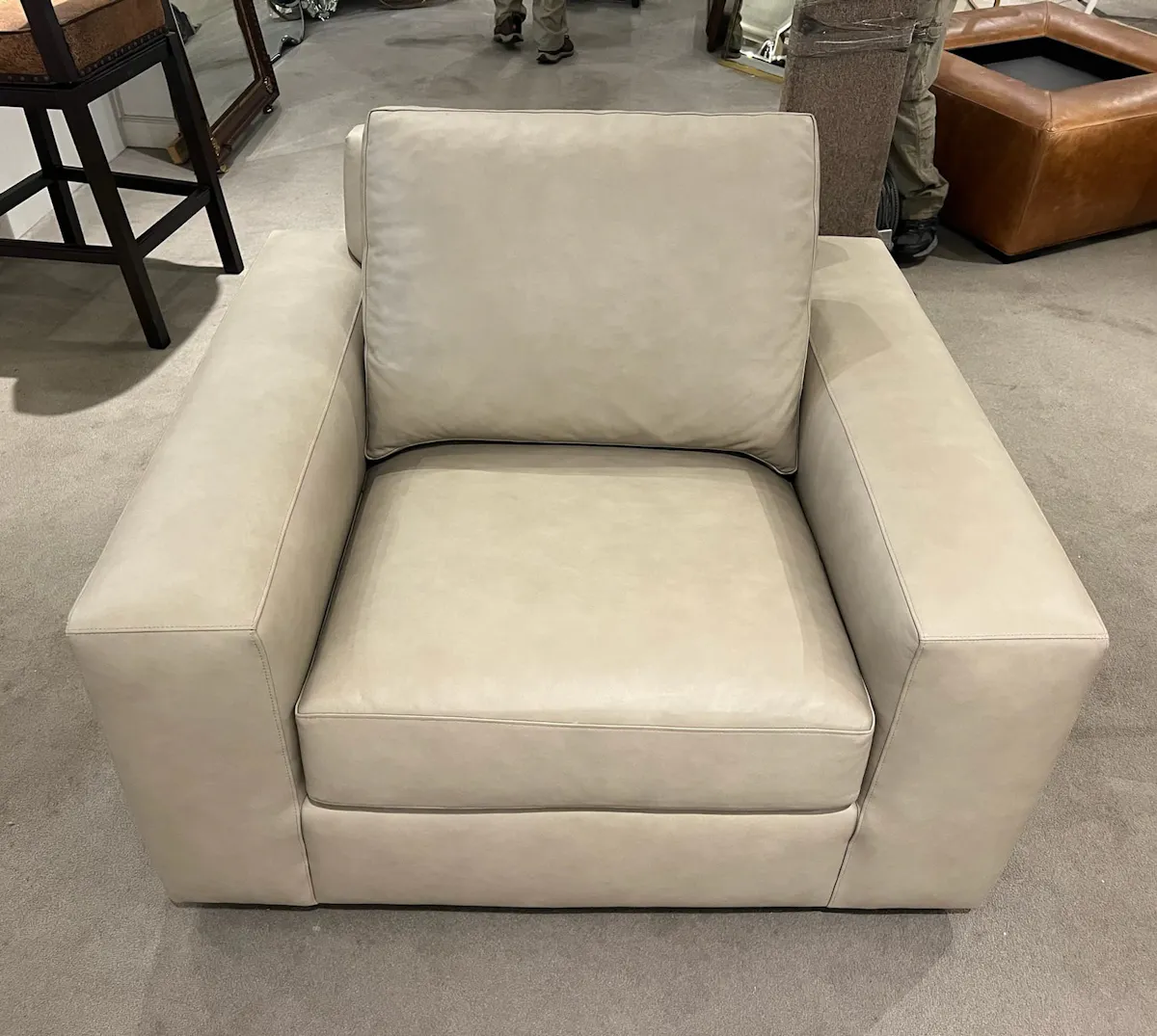 Hancock and Moore MD01-S Milan Swivel Chair Hancock and Moore MD01-S Milan Swivel Chair