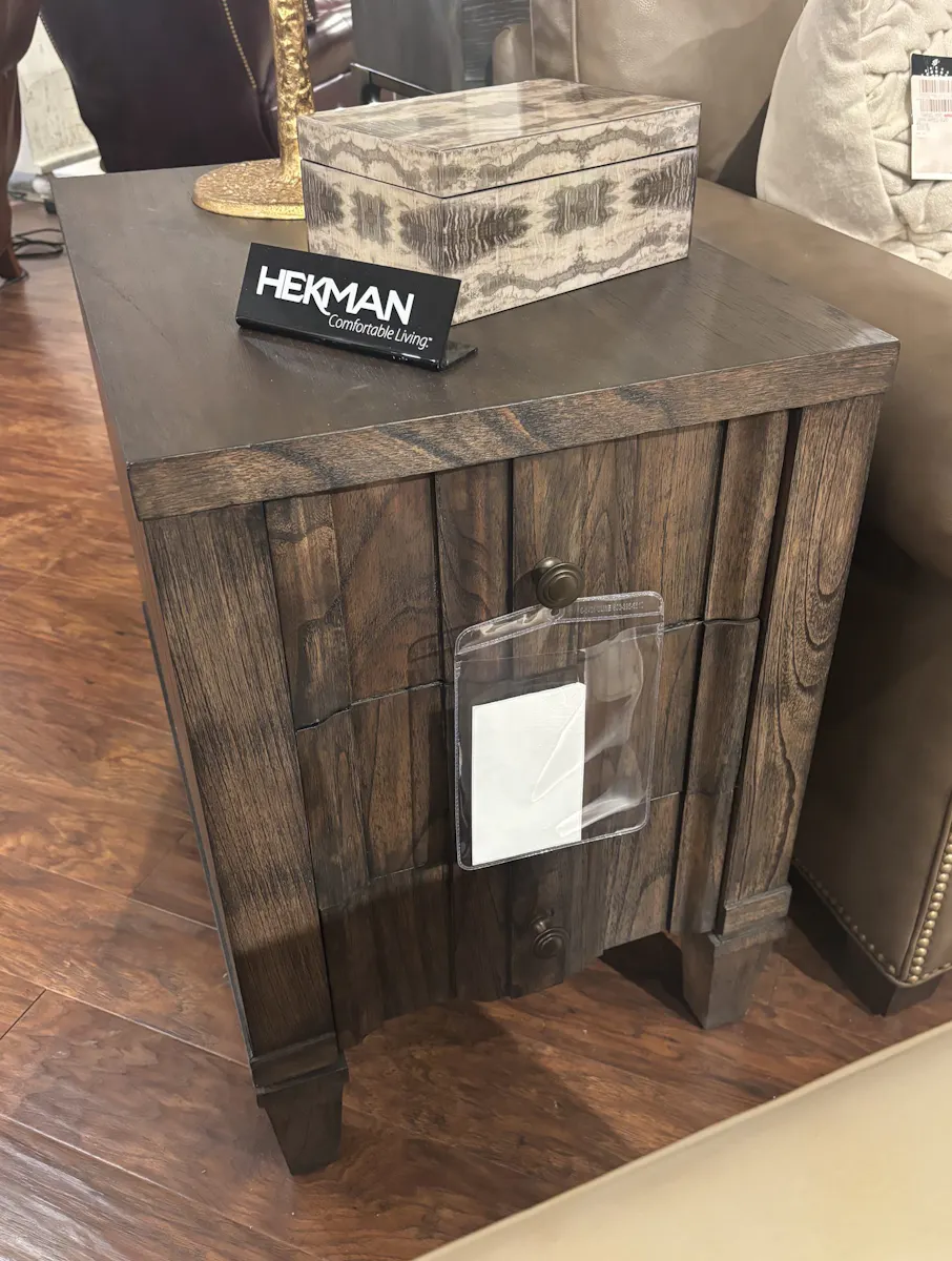 Hekman 2560 Cocktail Table and End Table Group Hekman 2560 Cocktail Table and End Table Group