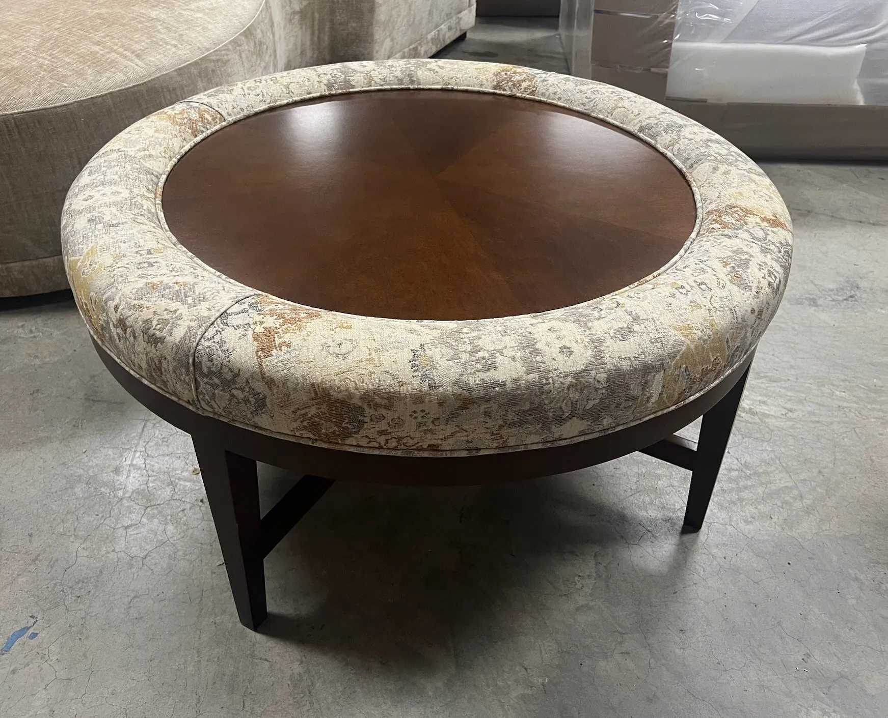 Century 3714-36R/10 Redford Round Ottoman