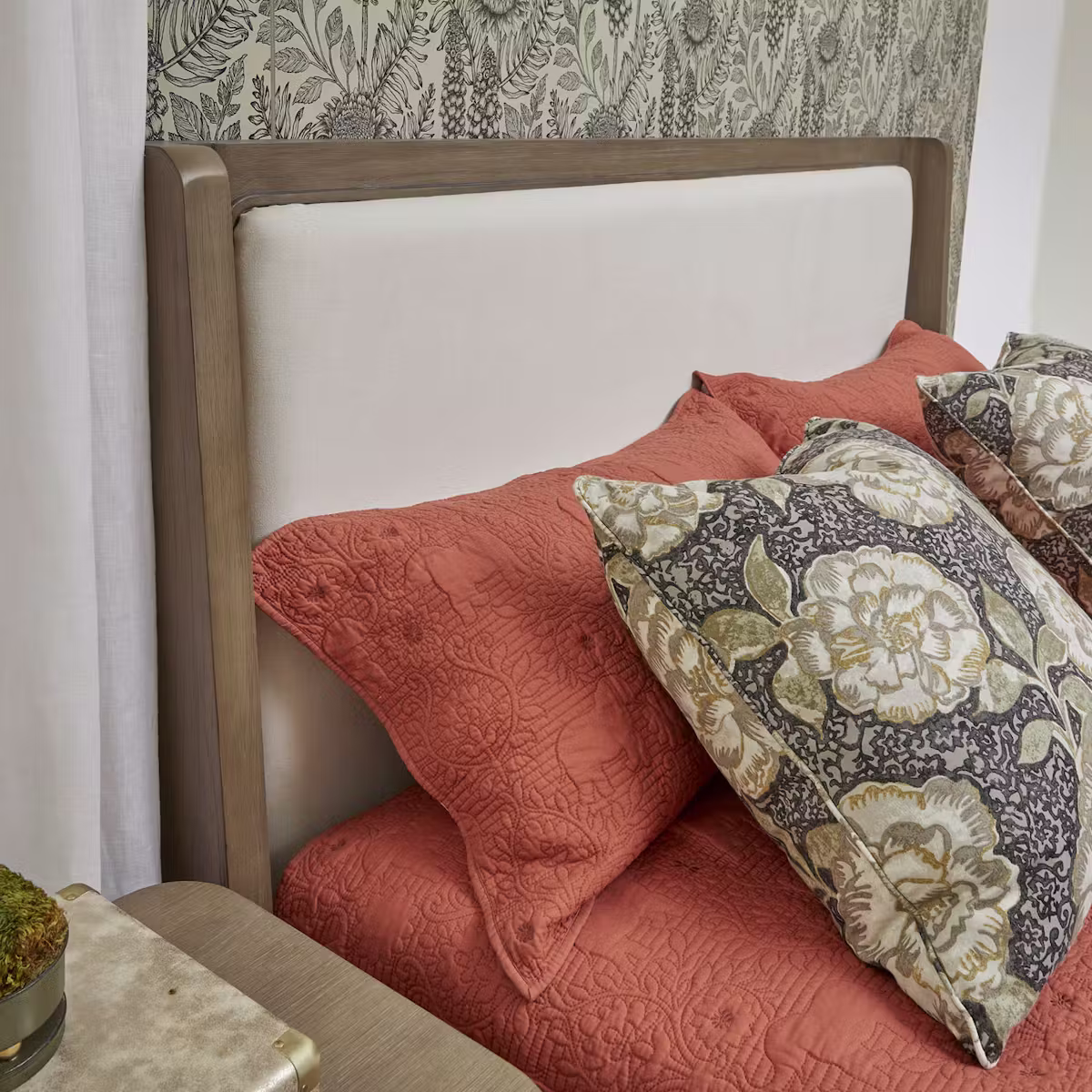 Flexsteel Furniture W1062-91K Normandy King Upholstered Bed Flexsteel Furniture W1062-91K Normandy King Upholstered Bed