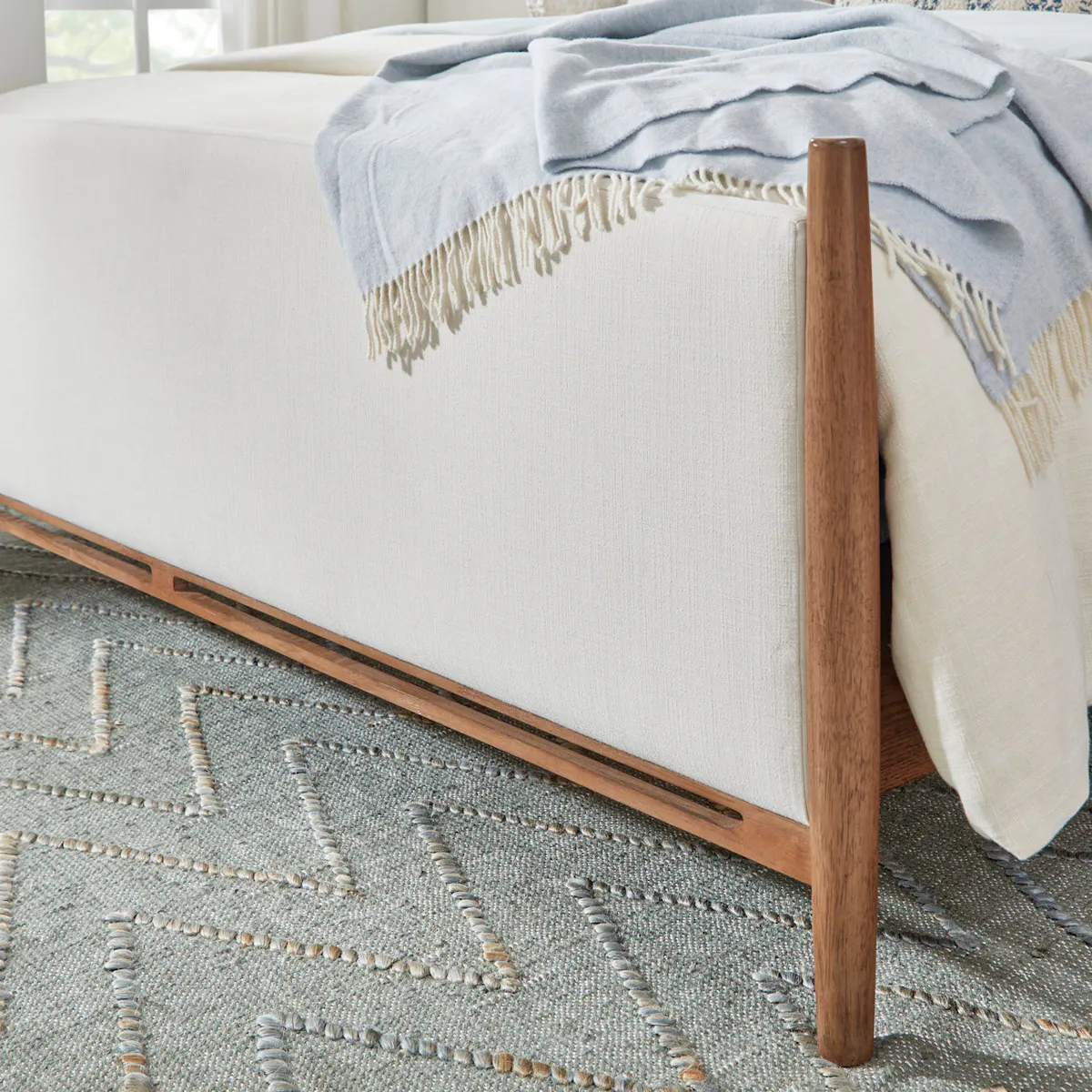 Flexsteel Furniture W1067-91K Verona King Upholstered Bed Flexsteel Furniture W1067-91K Verona King Upholstered Bed