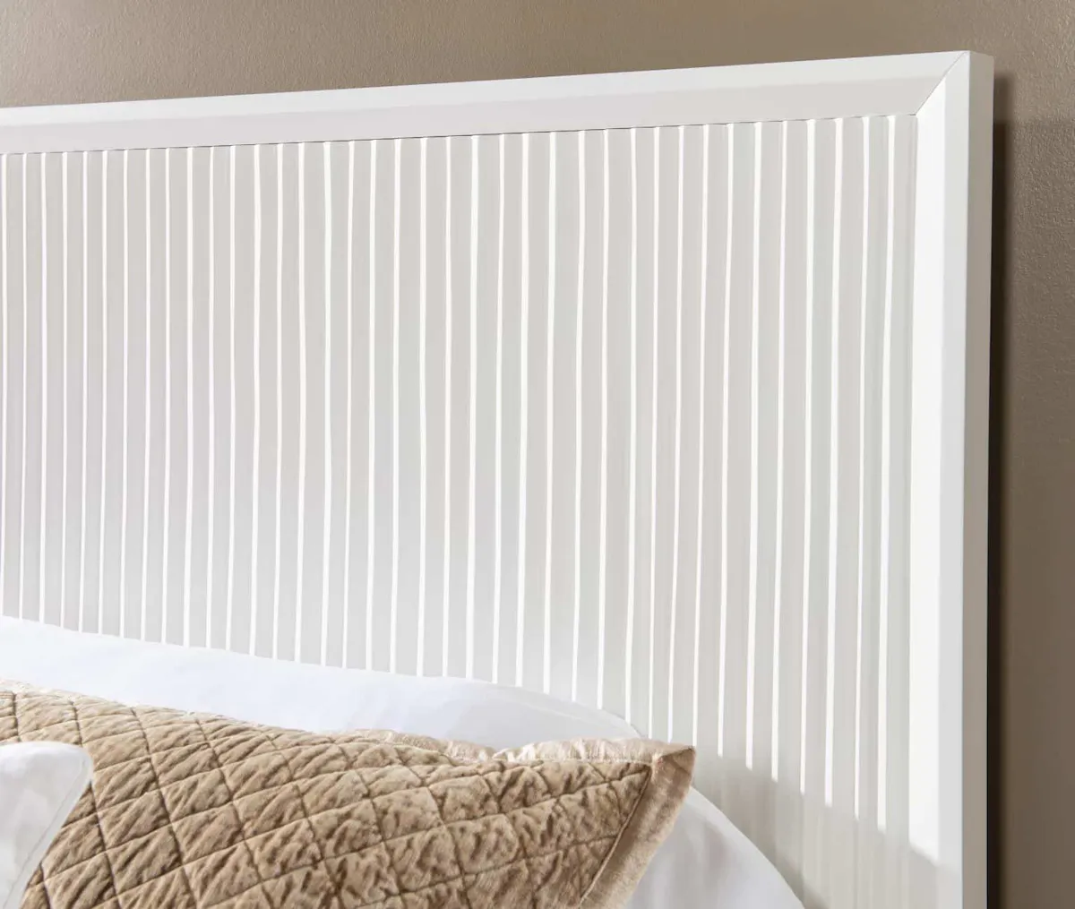 4230-4506K Complete Sculpted Panel Bed King 4230-4506K Complete Sculpted Panel Bed King