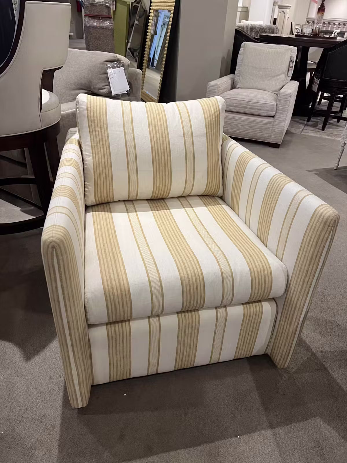 Highland House 1158SW/140 Dar Swivel Chair Highland House 1158SW/140 Dar Swivel Chair