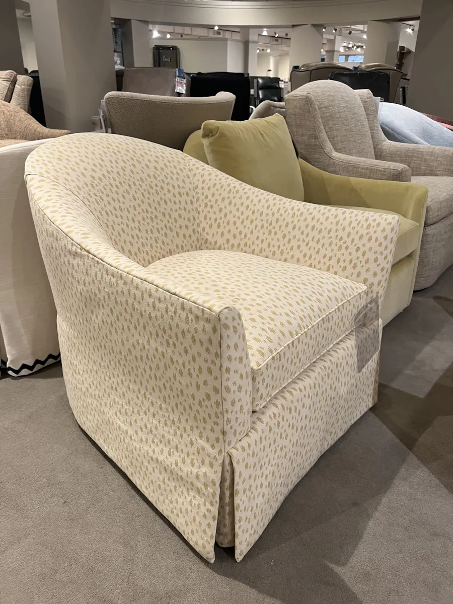 Highland House 1727SW/80 Wear Skirted Swivel Chair Highland House 1727SW/80 Wear Skirted Swivel Chair