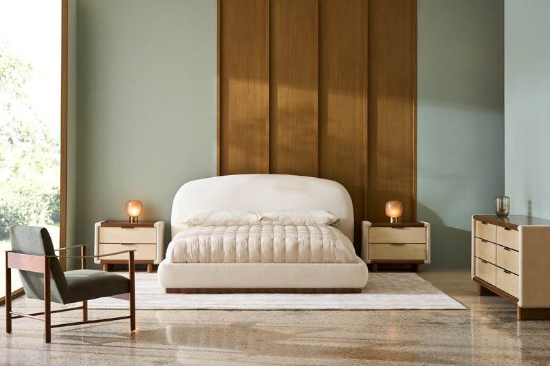 Caracole Furniture CLA-024-102 Botero Queen Bed Caracole Furniture CLA-024-102 Botero Queen Bed