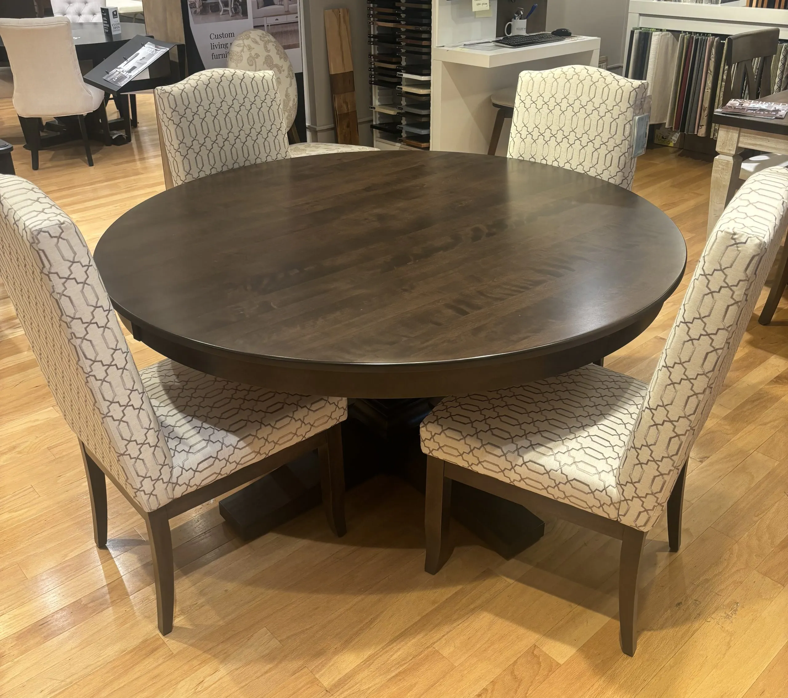Canadel TRN060602929 Round Dining Table and Chairs