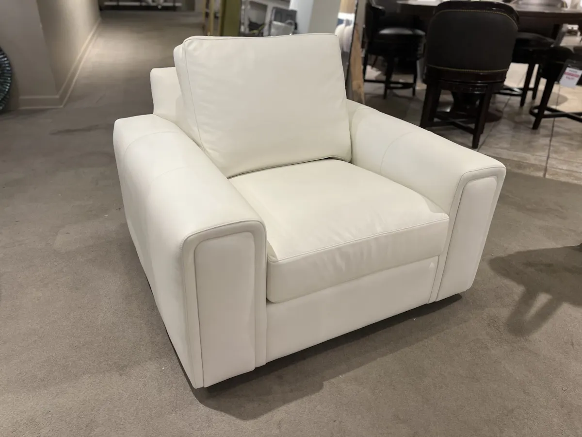 Hancock and Moore MD01-S/132 Milan Swivel Chair Hancock and Moore MD01-S/132 Milan Swivel Chair