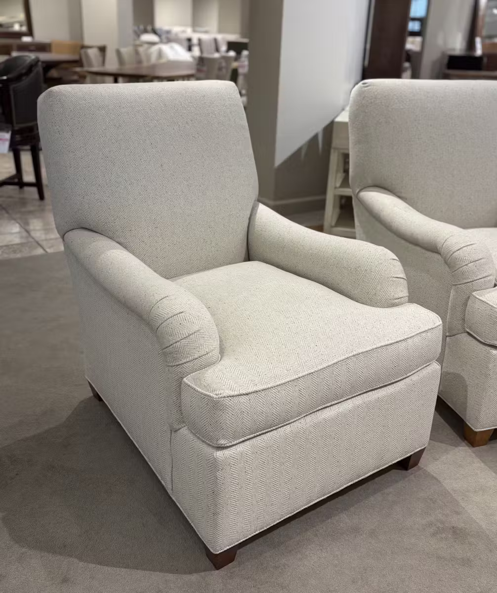 Hickory Chair HC4100-21 Chair w/ English Arm Hickory Chair HC4100-21 Chair w/ English Arm