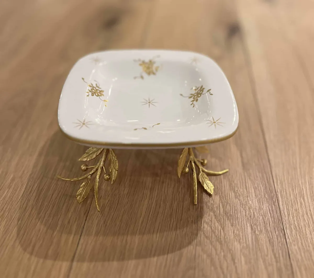 Maitland-Smith 8353-21/130 Porcelain Trinket Tray Maitland-Smith 8353-21/130 Porcelain Trinket Tray