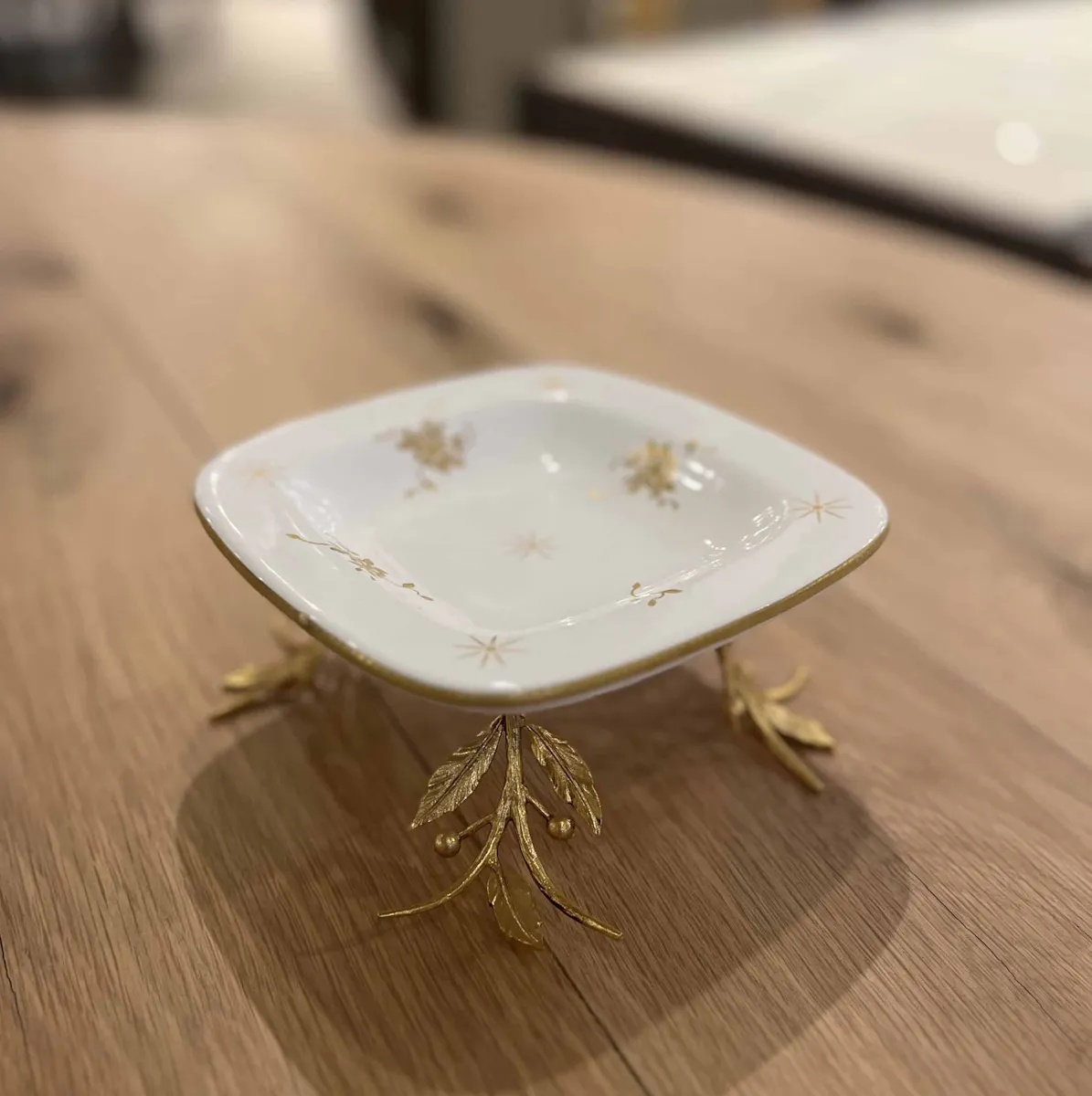 Maitland-Smith 8353-21/130 Porcelain Trinket Tray Maitland-Smith 8353-21/130 Porcelain Trinket Tray