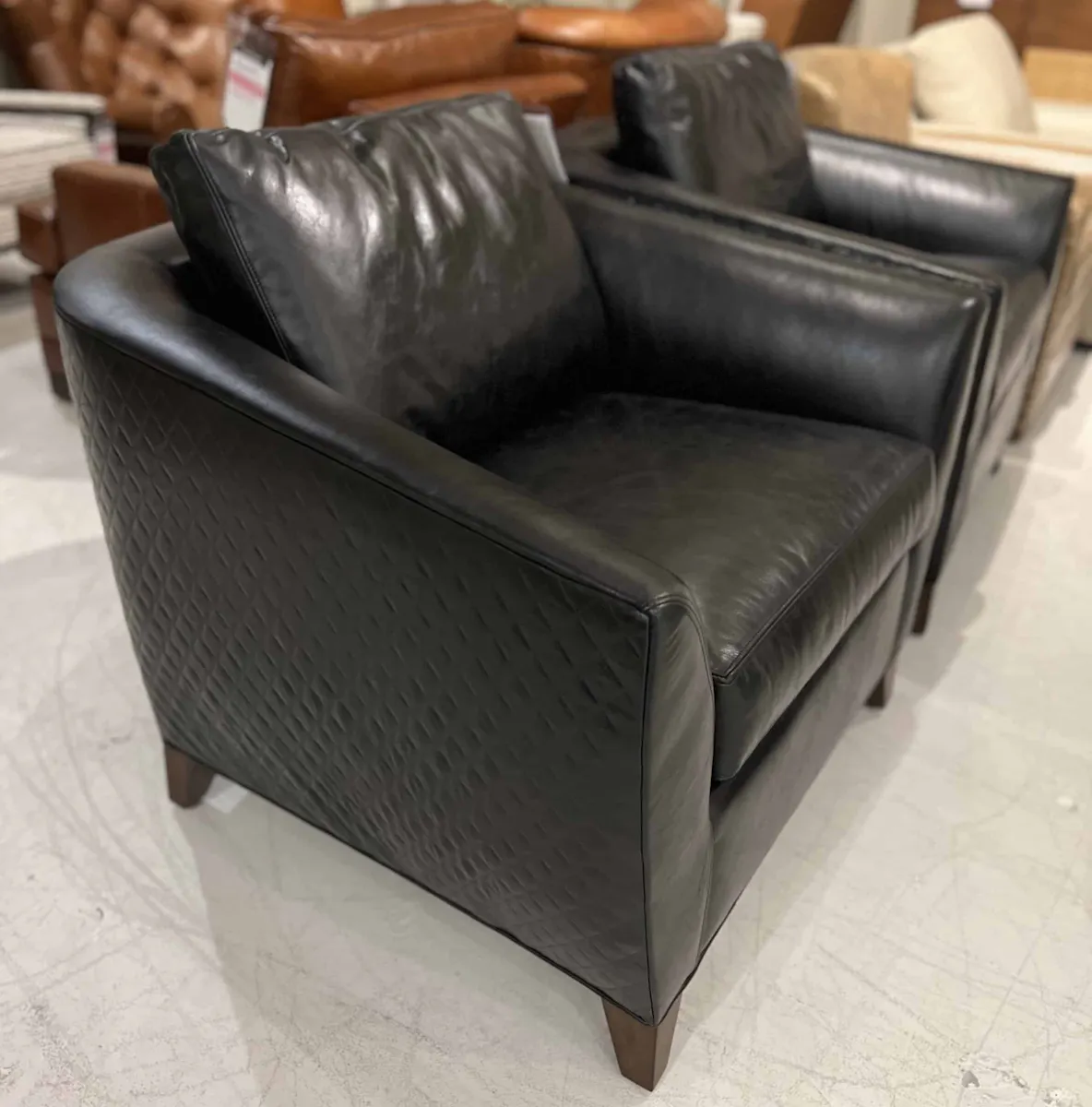 Century LR-1049-6/30 Ellora Chair Century LR-1049-6/30 Ellora Chair