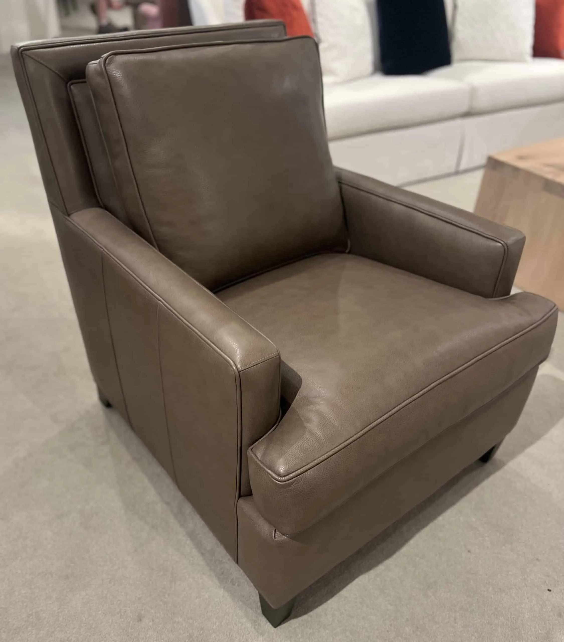 Hancock and Moore 5637/104 Arrington Chair