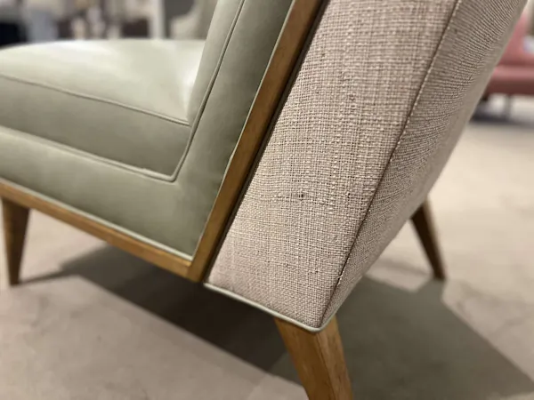 Hancock and Moore 9996/101 Sample Chair Hancock and Moore 9996/101 Sample Chair