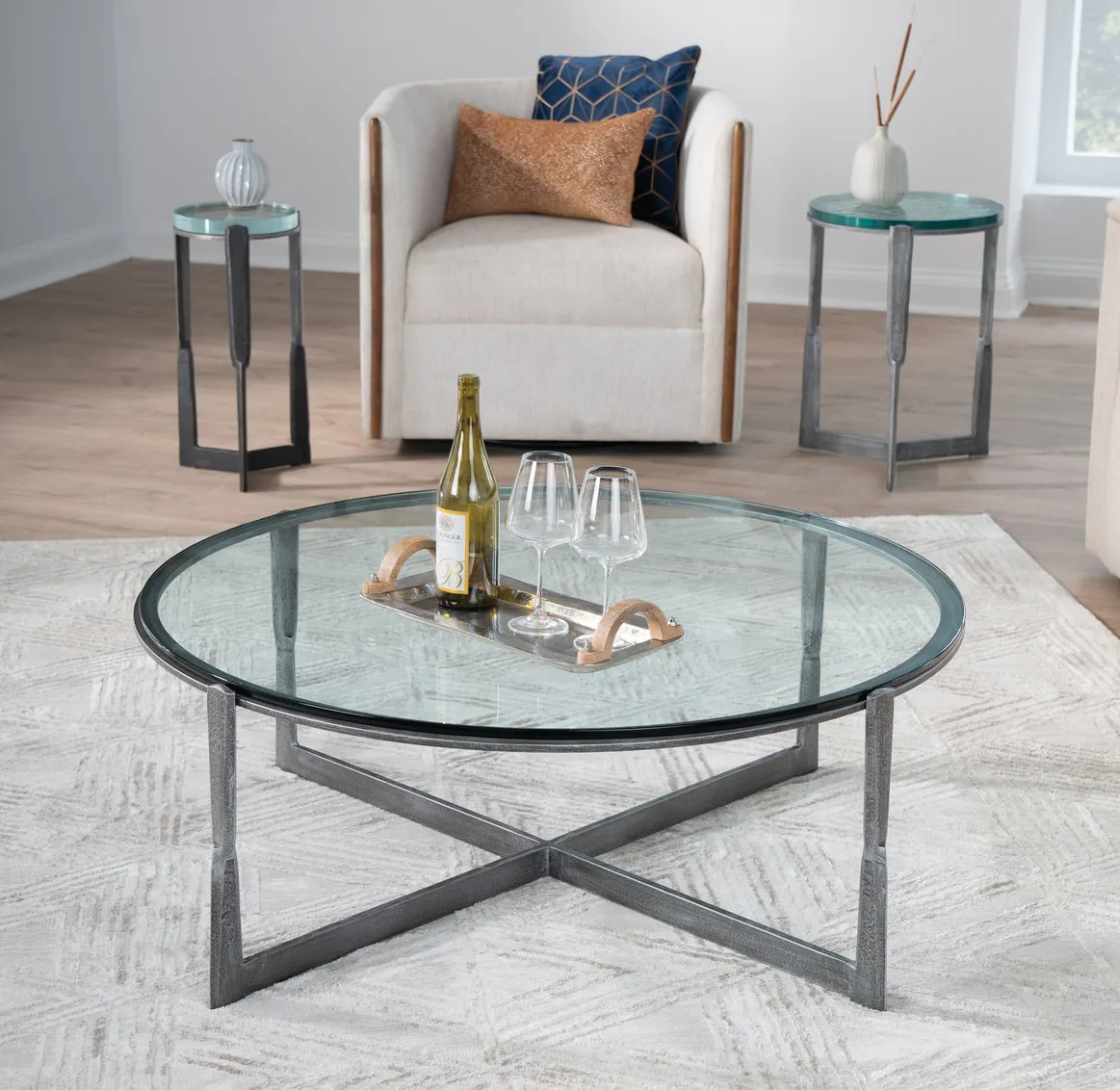 Charleston Forge 7382 Fraser 42” Round Cocktail Table Charleston Forge 7382 Fraser 42” Round Cocktail Table