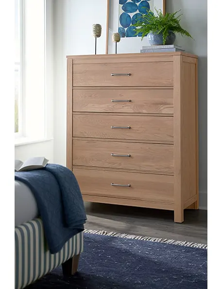 Vaughan Bassett 830-115 Chest of 5 Drawers in Clear Oak Vaughan Bassett 830-115 Chest of 5 Drawers in Clear Oak