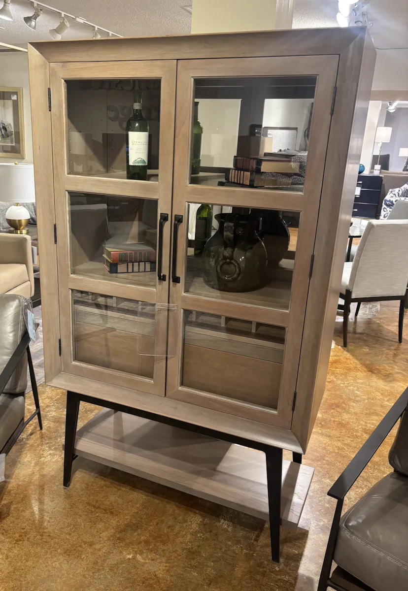 Charleston Forge MD3300 Keys Bar Cabinet Charleston Forge MD3300 Keys Bar Cabinet