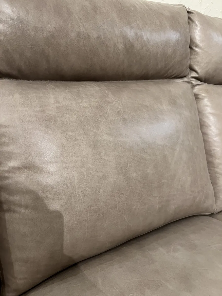 Century LR-C1009-2EM/350 Braxton Electric Sofa Century LR-C1009-2EM/350 Braxton Electric Sofa