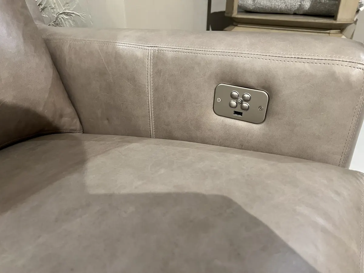 Century LR-C1009-2EM/350 Braxton Electric Sofa Century LR-C1009-2EM/350 Braxton Electric Sofa