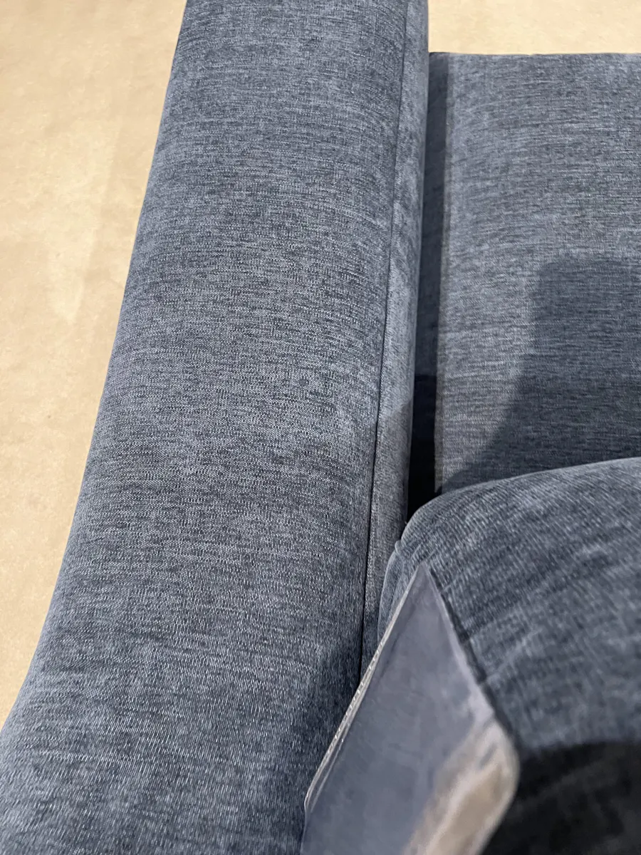 Century ES9-1327-2/360 Austin Sofa Century ES9-1327-2/360 Austin Sofa