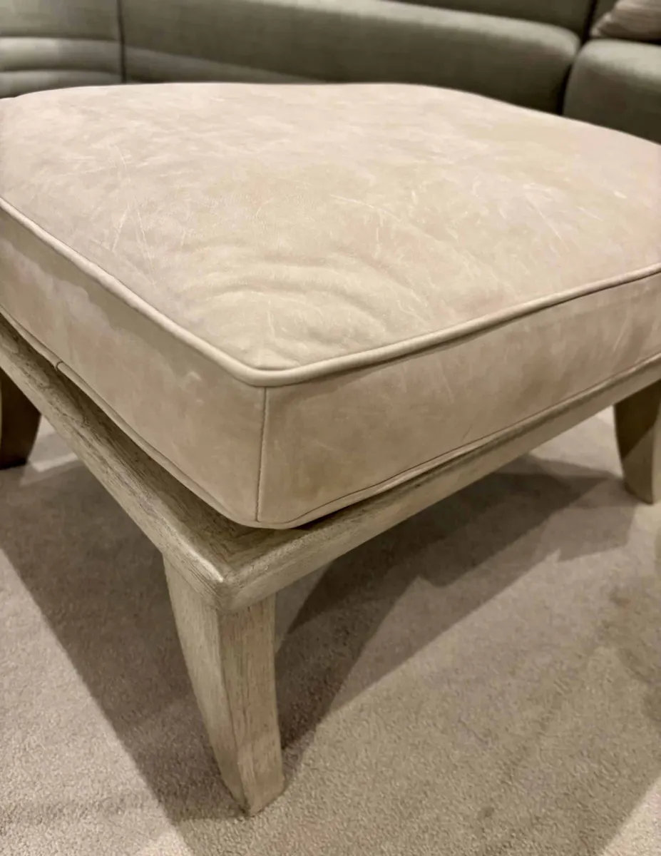 Hickory Chair HC3426-29/90 Delfern Ottoman Hickory Chair HC3426-29/90 Delfern Ottoman