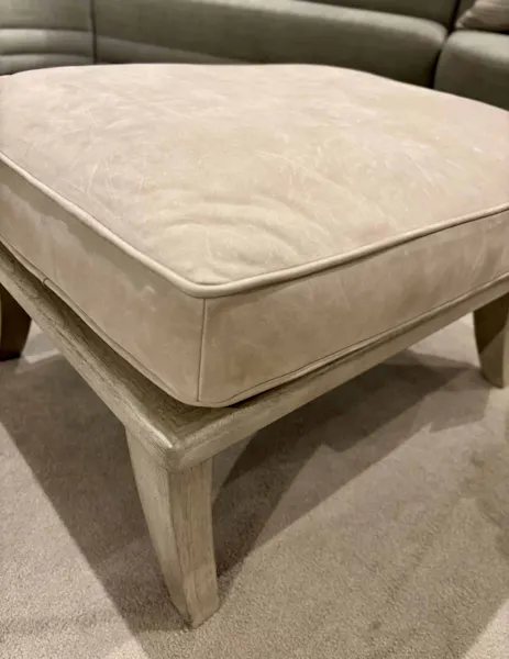 Hickory Chair HC3426-29/90 Delfern Ottoman Hickory Chair HC3426-29/90 Delfern Ottoman