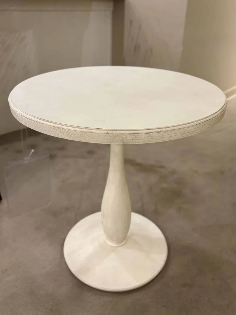Century AE9-636/50 Cleo Pedestal Side Table Century AE9-636/50 Cleo Pedestal Side Table
