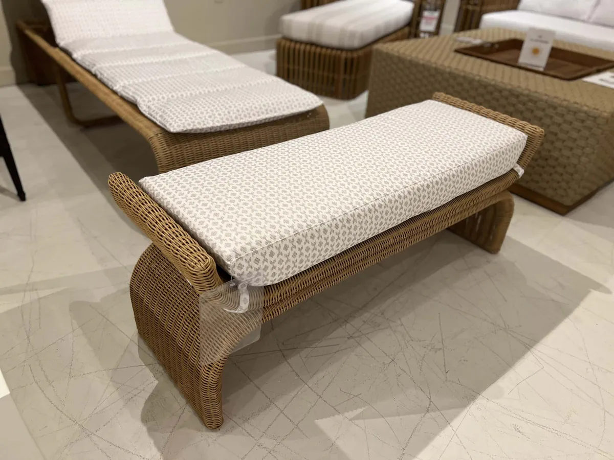 Century C7-D54-47/60 August Outdoor Bench Century C7-D54-47/60 August Outdoor Bench