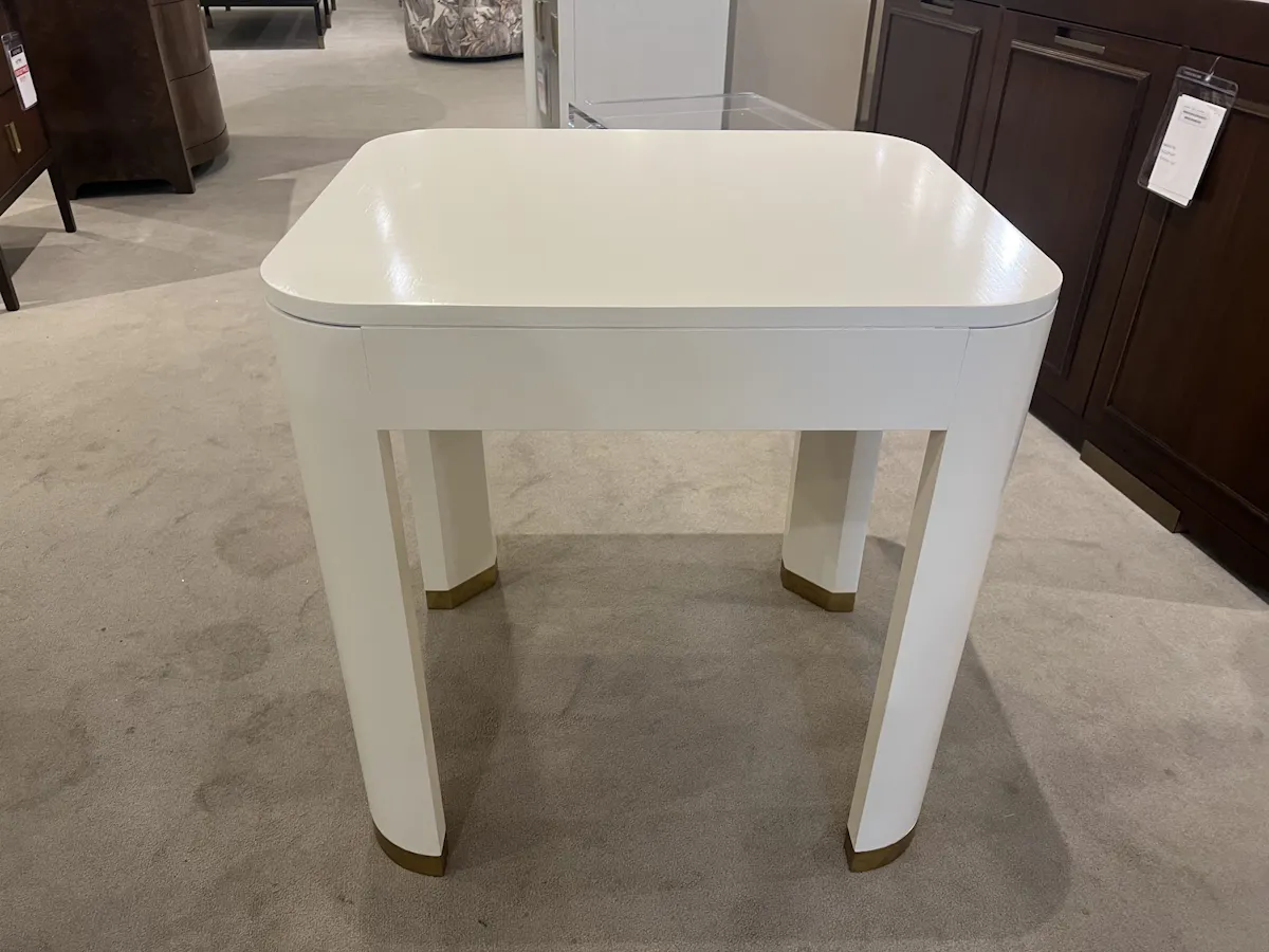Highland House HH19-608E/20 Willie Oak Side Table Highland House HH19-608E/20 Willie Oak Side Table
