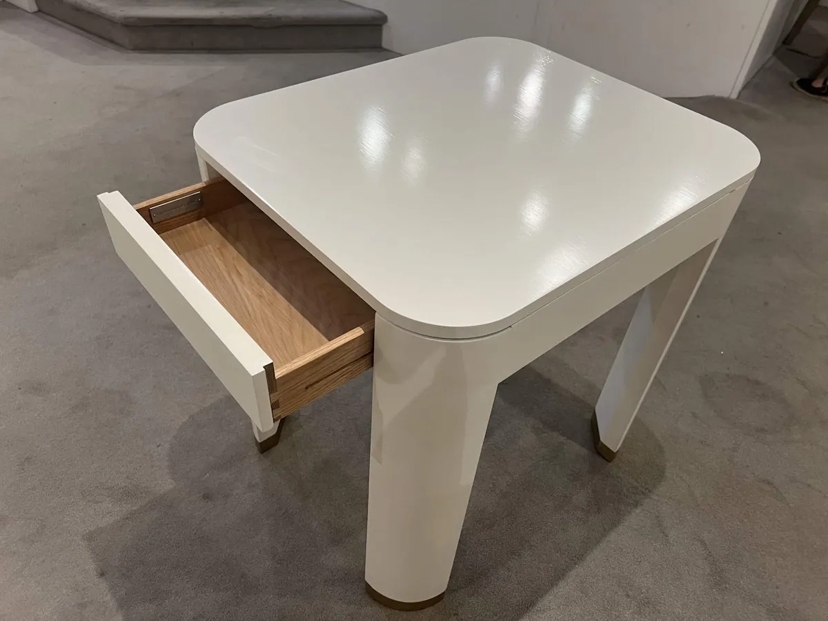 Highland House HH19-608E/20 Willie Oak Side Table Highland House HH19-608E/20 Willie Oak Side Table