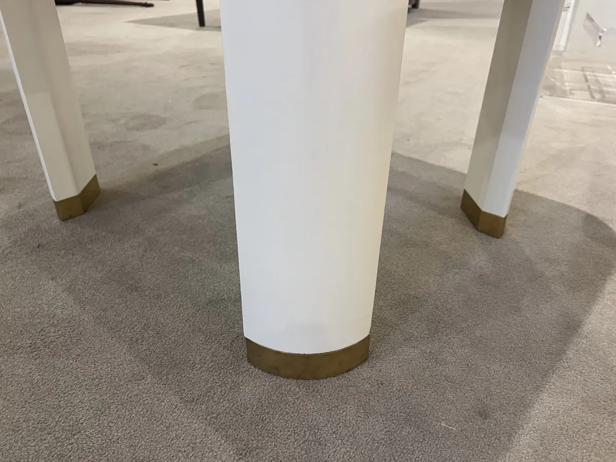 Highland House HH19-608E/20 Willie Oak Side Table Highland House HH19-608E/20 Willie Oak Side Table
